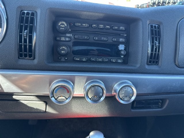 2005 Chevrolet SSR Base