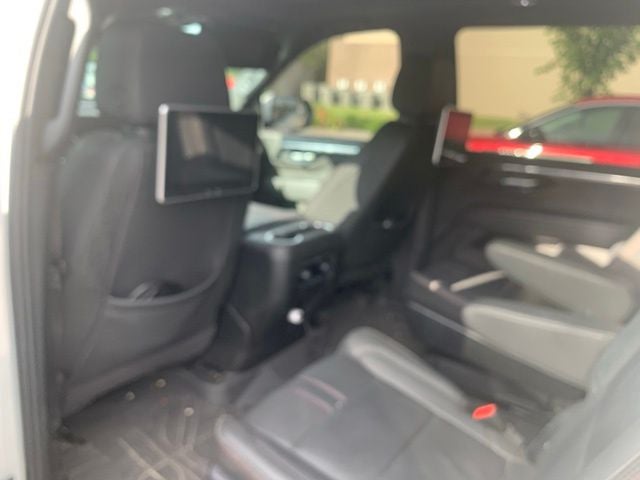 2025 Chevrolet Suburban RST
