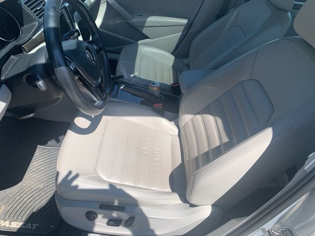 2017 Volkswagen Passat SEL Premium