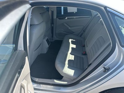 2017 Volkswagen Passat SEL Premium
