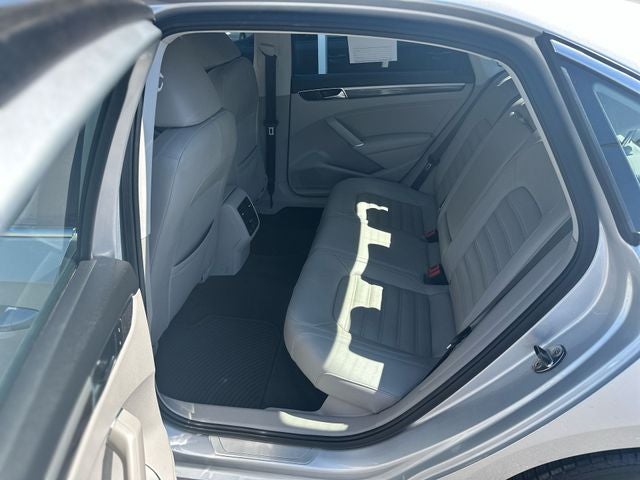 2017 Volkswagen Passat SEL Premium