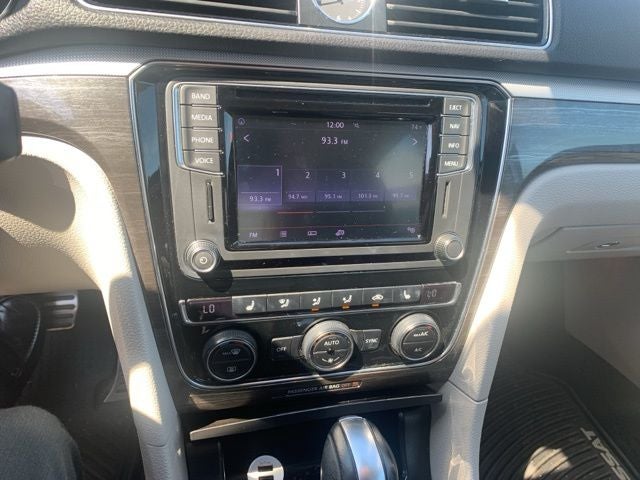 2017 Volkswagen Passat SEL Premium