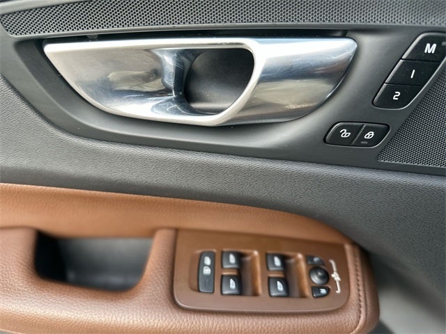 2021 Volvo XC60 T5 Momentum