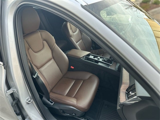 2021 Volvo XC60 T5 Momentum