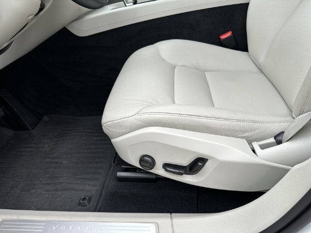 2024 Volvo XC60 B5 Core