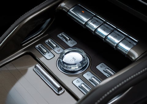 A crystal-inspired volume knob is shown in the center floor console of a 2025 Lincoln Nautilus® SUV. | Capital Lincoln of Wilmington in Wilmington NC