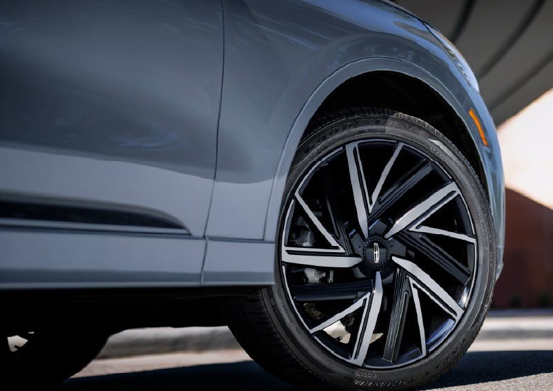 The wheel of the 2027 Lincoln Aviator® Black Label™ SUV is shown slightly angled out. | Capital Lincoln of Wilmington in Wilmington NC