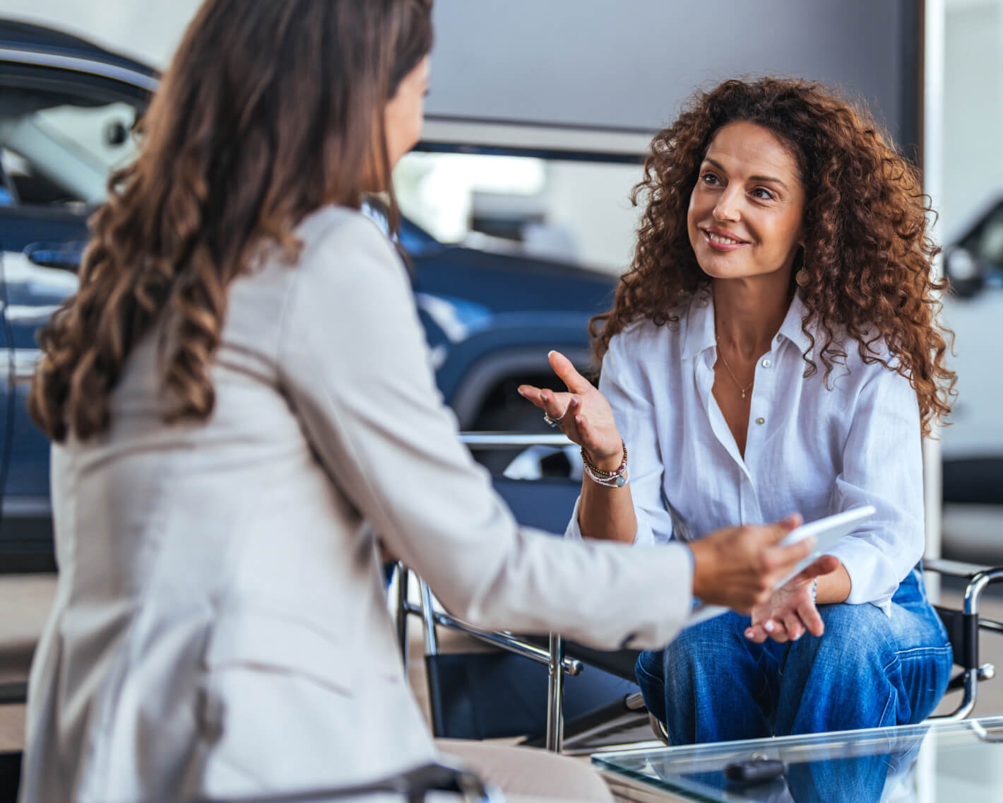 Woman speaking with Lincoln Sales Associate