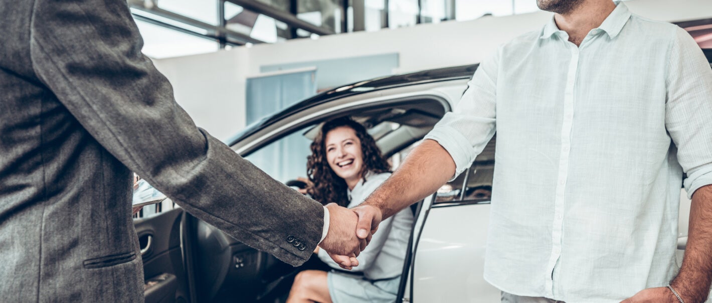 Customer shaking hands with a Lincoln Sales Associate
