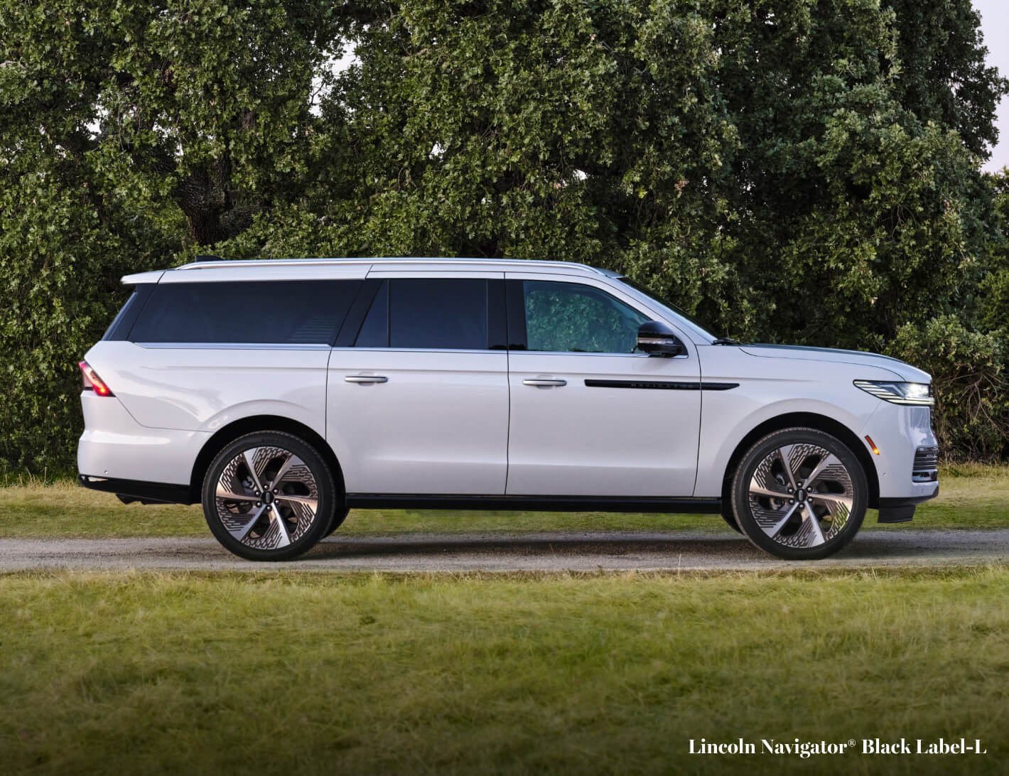 Lincoln Navigator L Lease & Finance Options by Trim