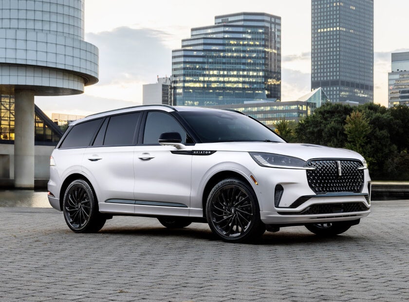 Lincoln Navigator vs. Cadillac Escalade